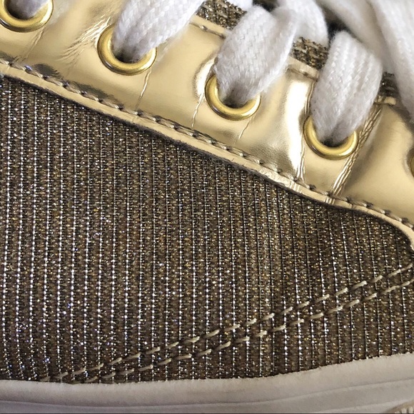 Guess✨ ‘Maadet 2’ Sneakers - Picture 8 of 9